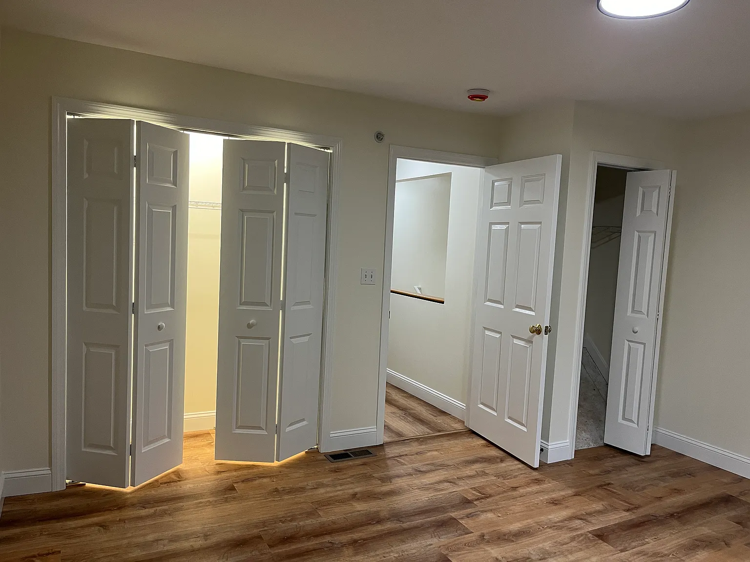 2 bed, 1.5 bath, 1140 sqft, $2,200 — Photo 3
