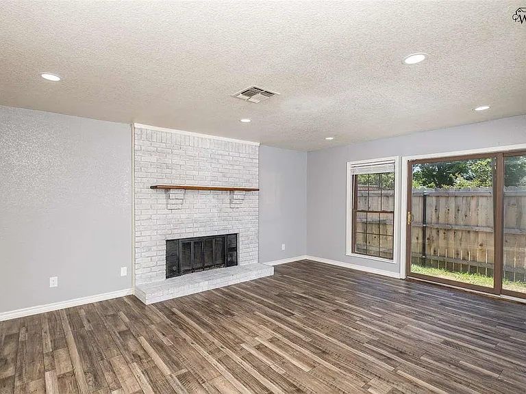 3035 Abbott Ave — Photo 7