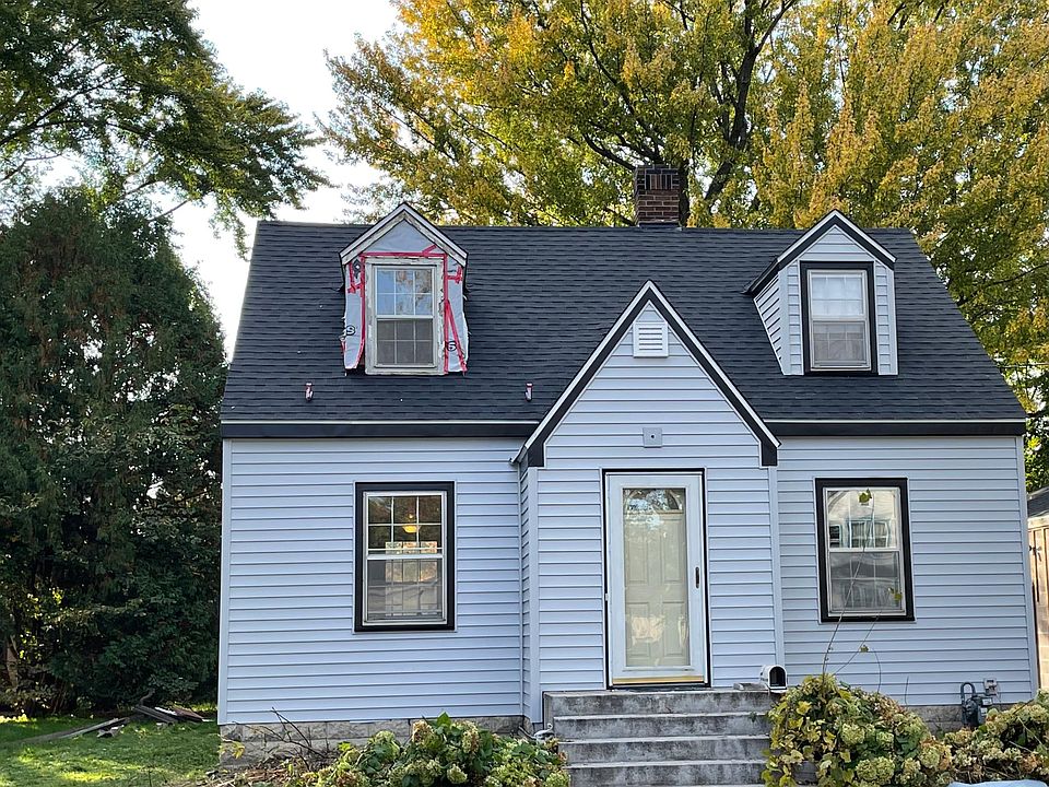 siding almost finished.... will be done 10/12 /22