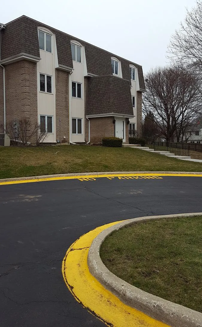 2 bed, 936 sqft, $1,950 — Photo 2