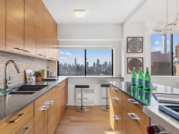 45 West 67th Street image 14 of 16