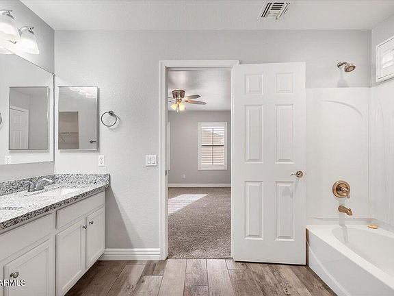 5th image of 2511 E MEADOW CREEK Way