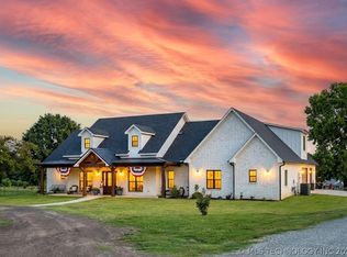 1609 E Hollow Oak Rd, Stigler, OK 74462