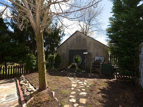3rd image of 150 Hylan Blvd
