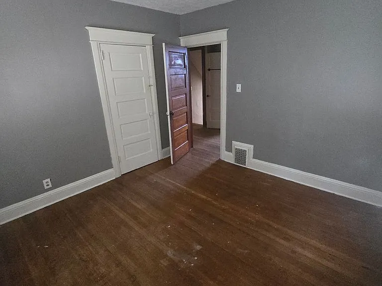1550 S 23rd St — Photo 5