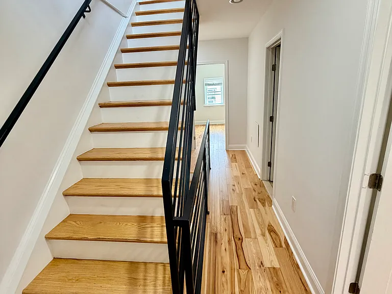 640 Emily St — Photo 9