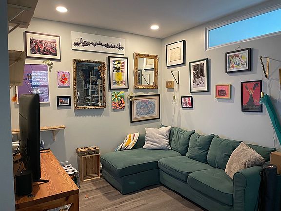 4th image of 1831 S Throop St #3R