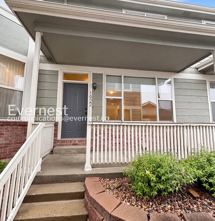 1922 Depew St