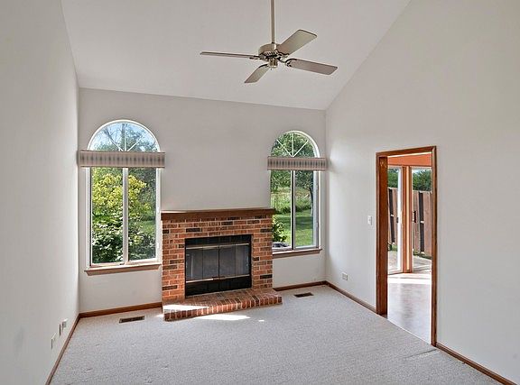 3rd image of 564 Canterbury Dr