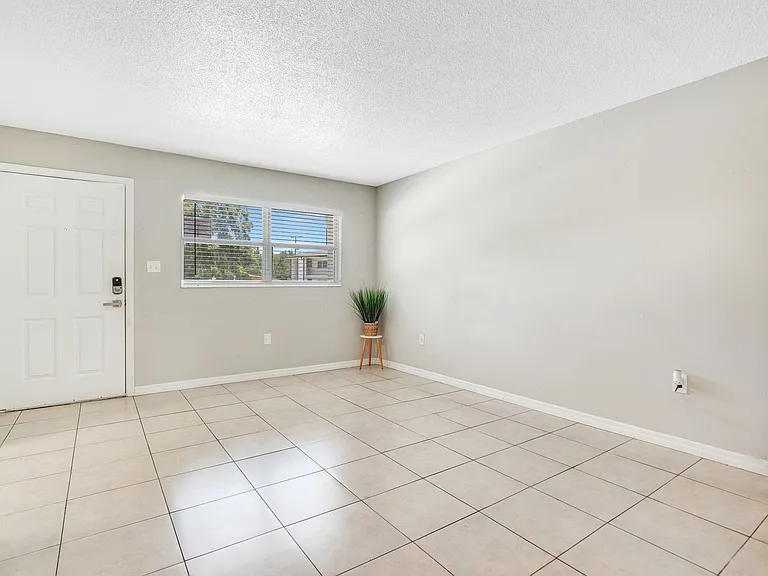 900 E Airport Blvd — Photo 24