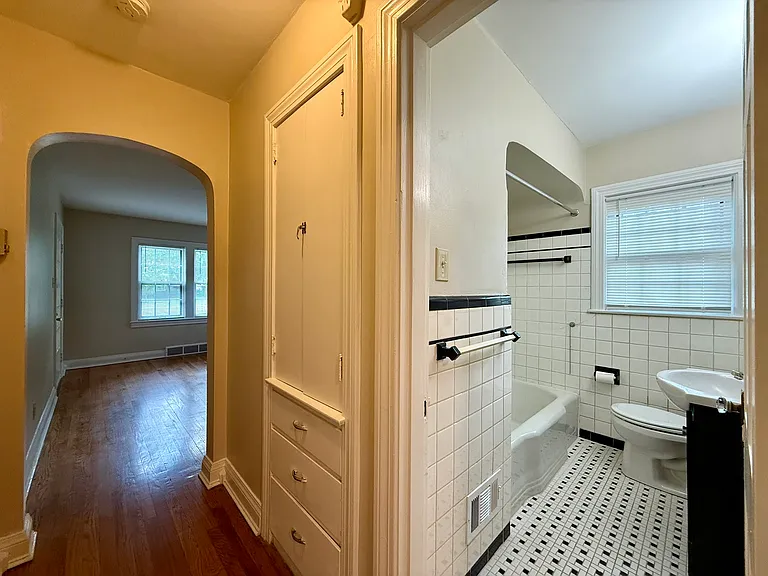 2525 Glenmary Ave #1 — Photo 9