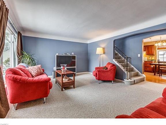 3rd image of 150 Eastbrook Dr