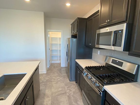 5th image of 856 Clementine Dr