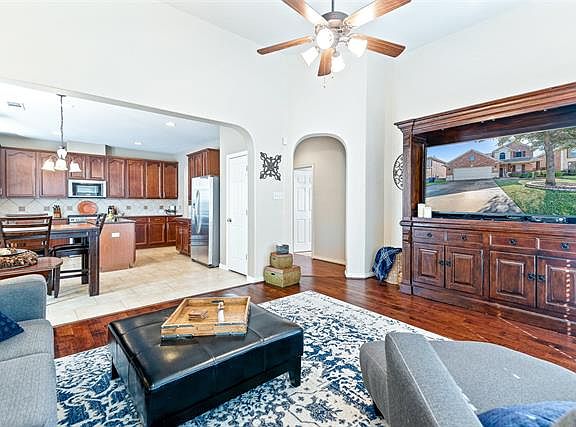 5th image of 8610 Robertson Dr