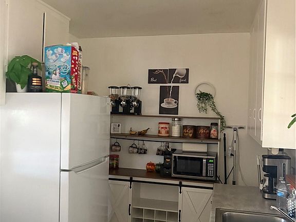 4th image of 2313 Portola St