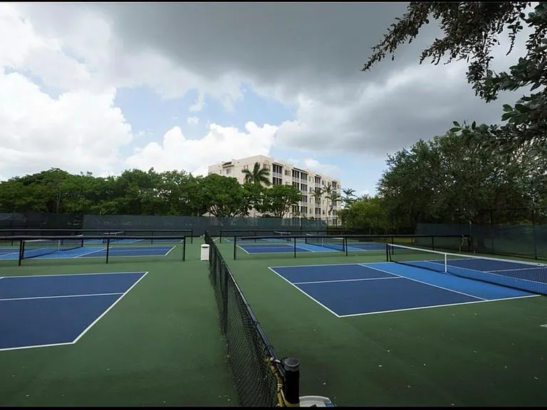 3500 Oaks Clubhouse Dr #303 — Photo 22