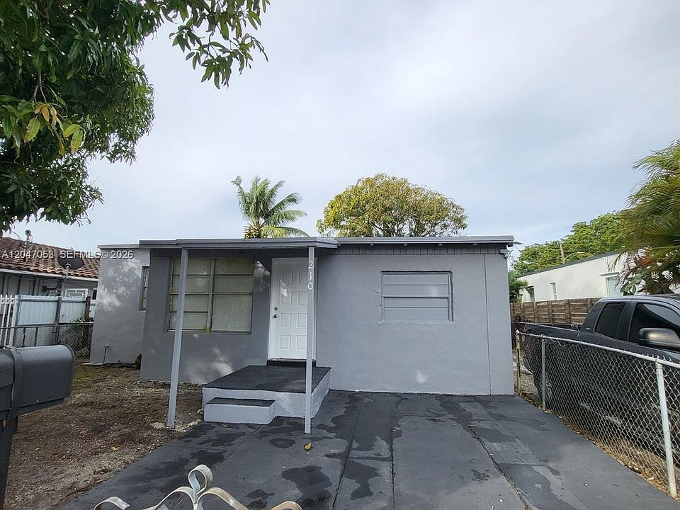 1st image of 210 SW 30th Ave
