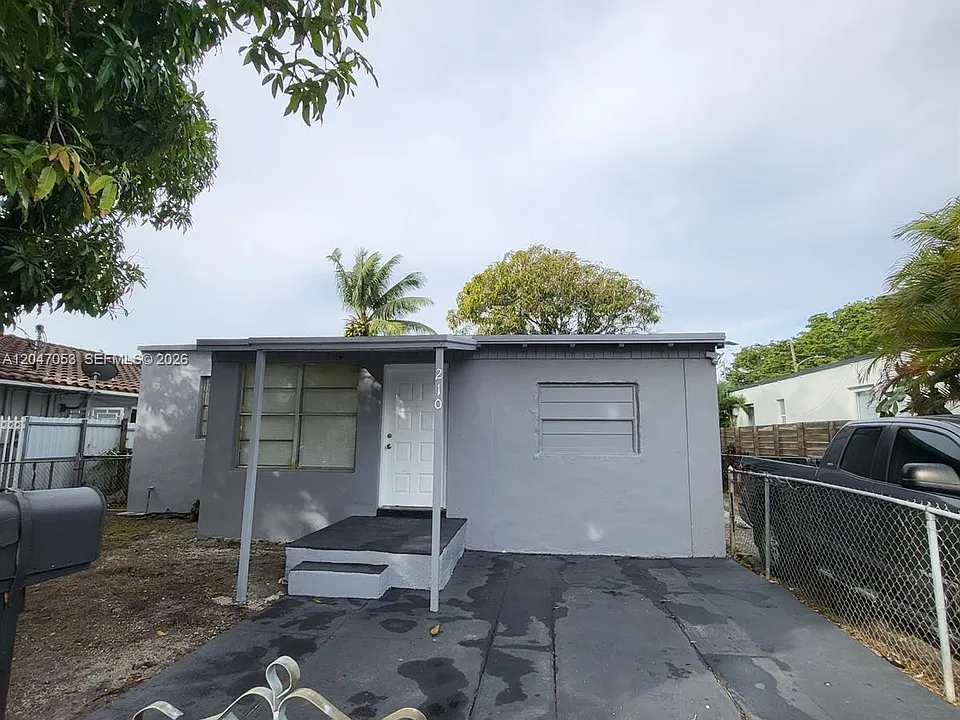 210 SW 30th Ave