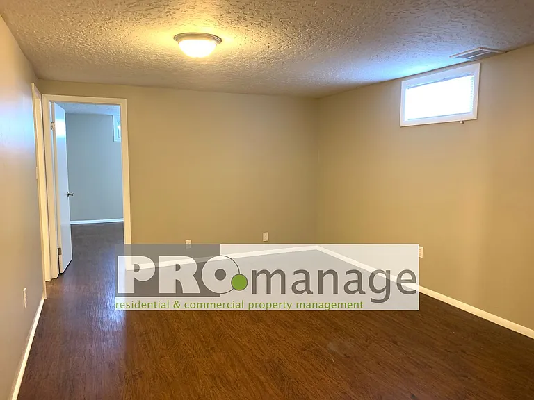 900 Spratt Ave — Photo 10