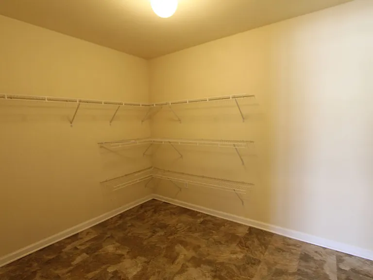 316 Ross Ct — Photo 32