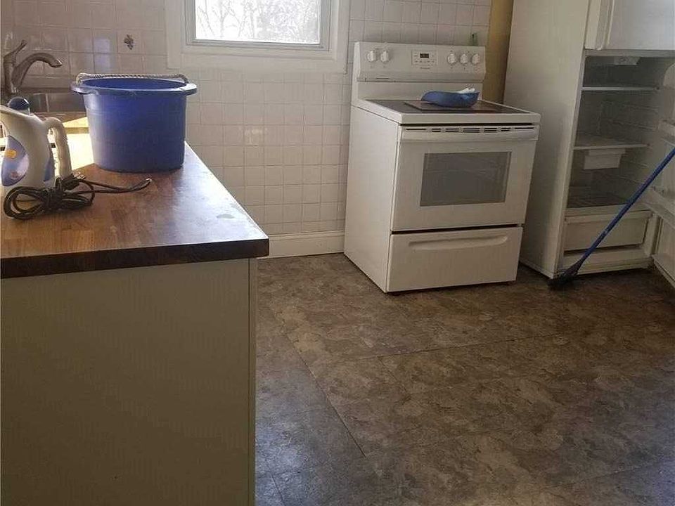 2nd image of 582 Dryden St