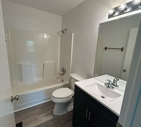 4th image of 6082 Creekmont Dr