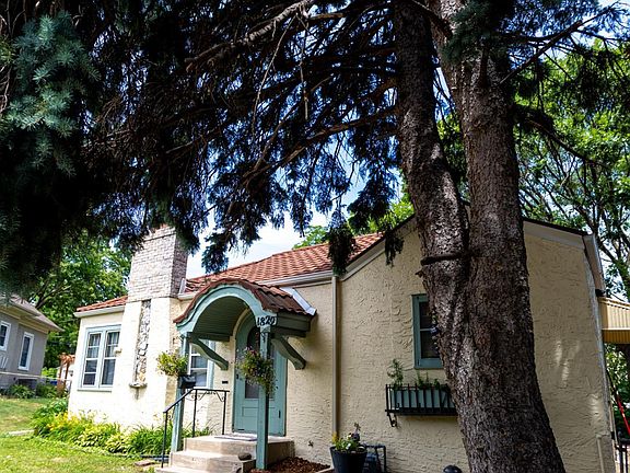 4th image of 1829 Benson Ave
