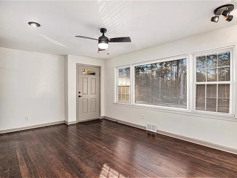 2105 Fellowship Rd — Photo 4