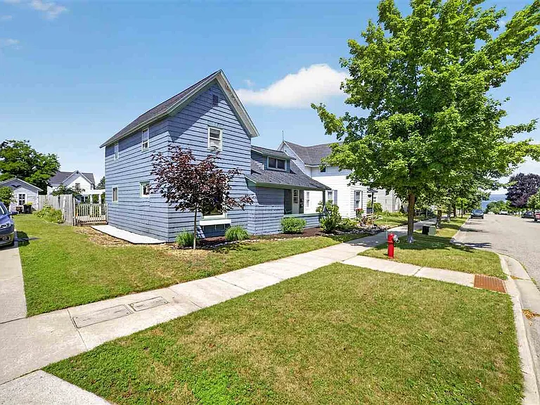 520 Wachtel Ave — Photo 2