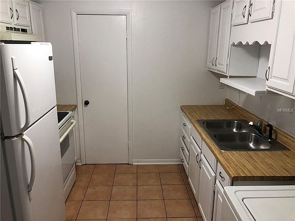 5th image of 2925 E Washington St
