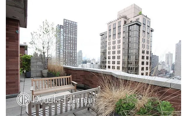 Rented by Douglas Elliman | media 22