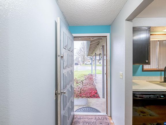 4th image of 280 Honeysuckle St