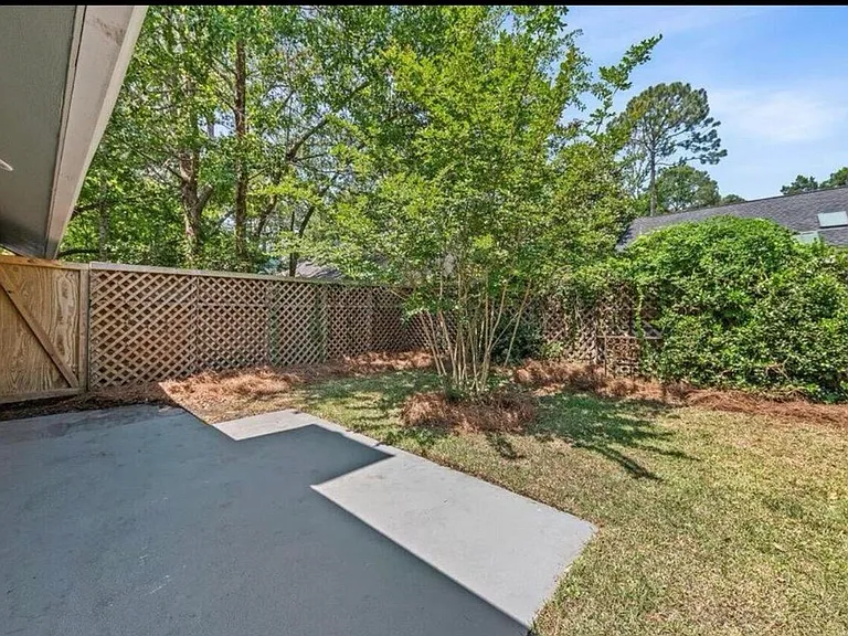 1120 Daffodil Ln — Photo 23