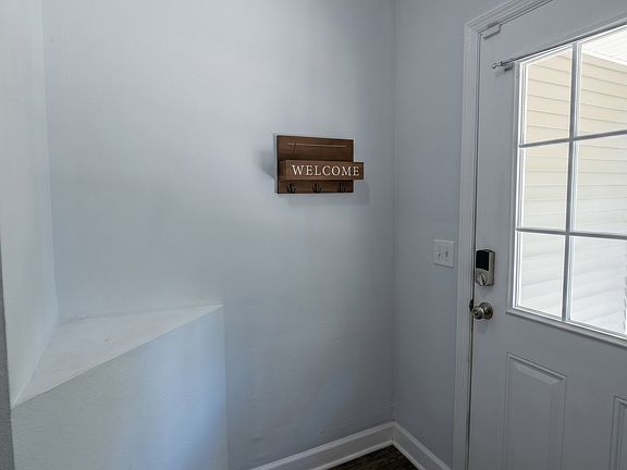 4th image of 10 Brindlewood Dr