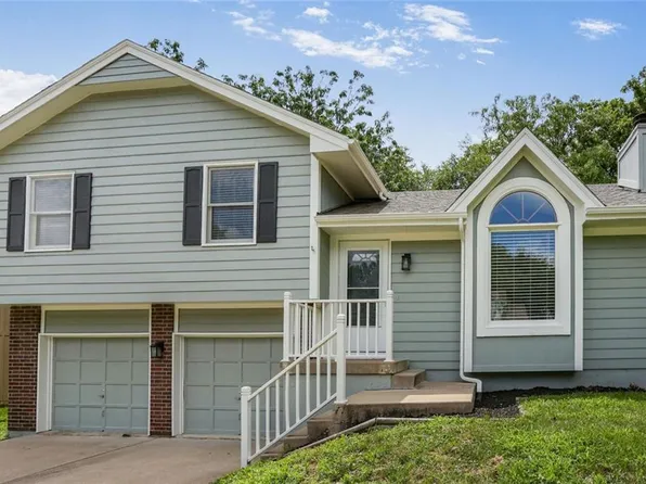 6486 NW Valley Dr, Parkville, MO 64152