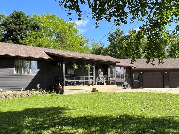 631 W Hale St, New Hampton, IA 50659