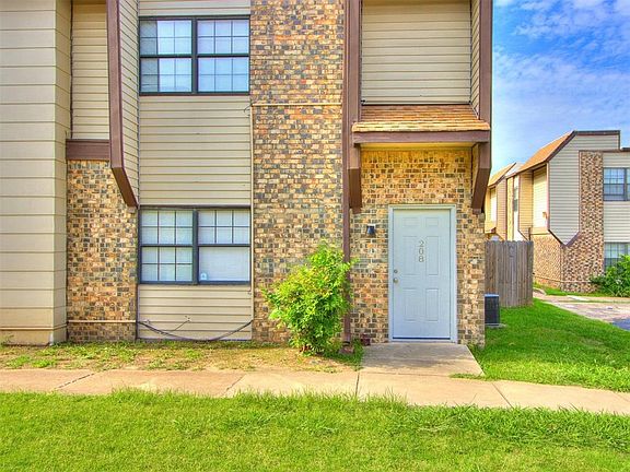 3rd image of 401 12th Ave #208