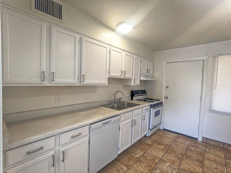 1629 E Hedrick Dr #C — Photo 17