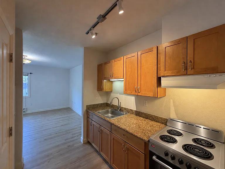 Blue Rock Apartments — Photo 9