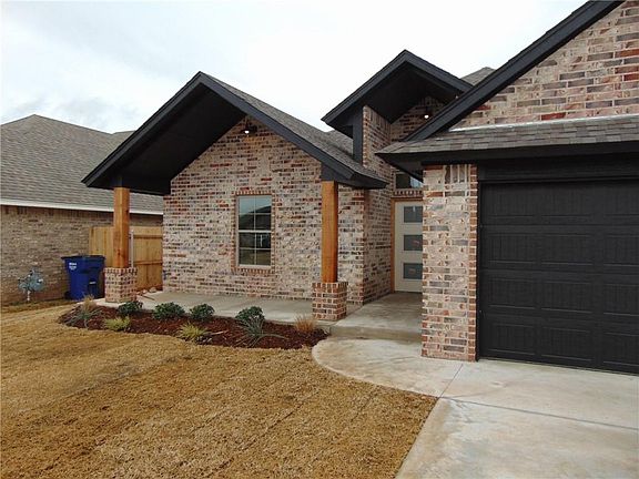 3rd image of 1724 W Zachary Way