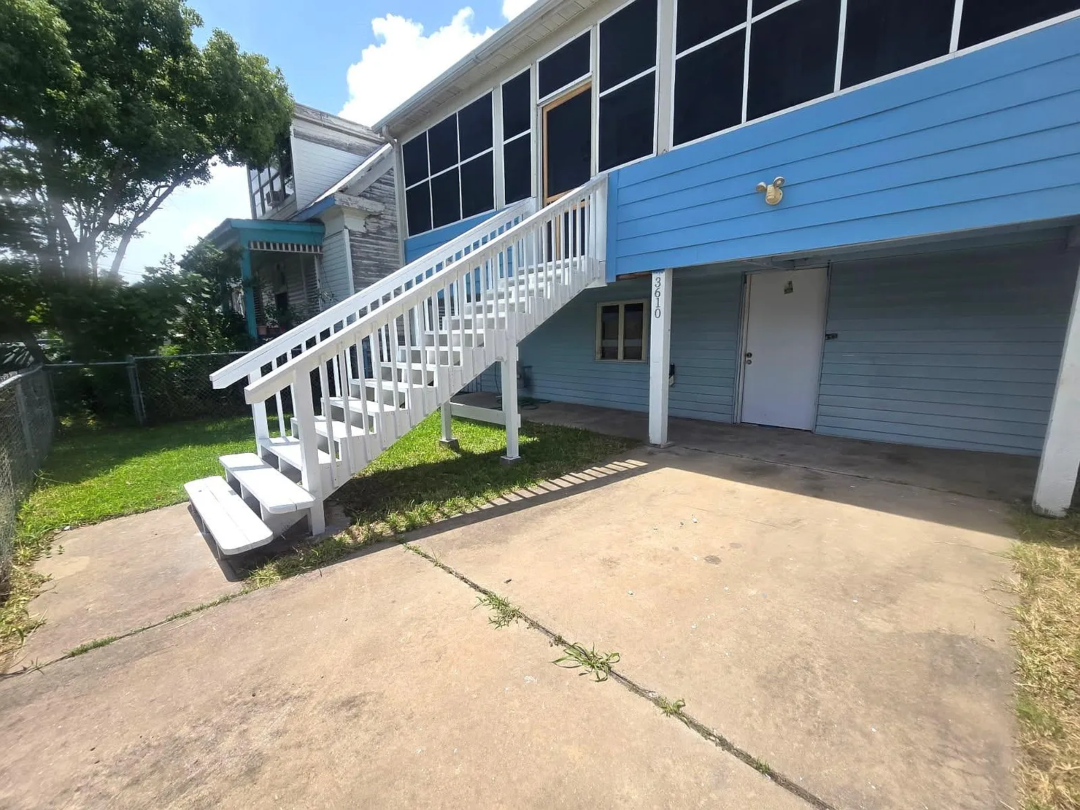 2 bed, 1.0 bath, 996 sqft, $1,500 — Photo 2