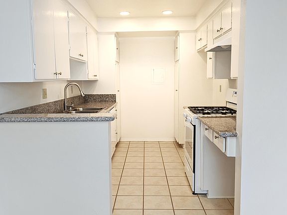 5th image of 350 S Oakland Ave Unit 207