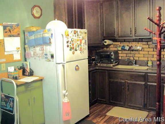 2nd image of 524 31st Ave W