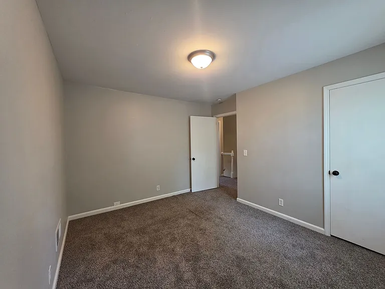 104 Twin Oaks Ct #B — Photo 12