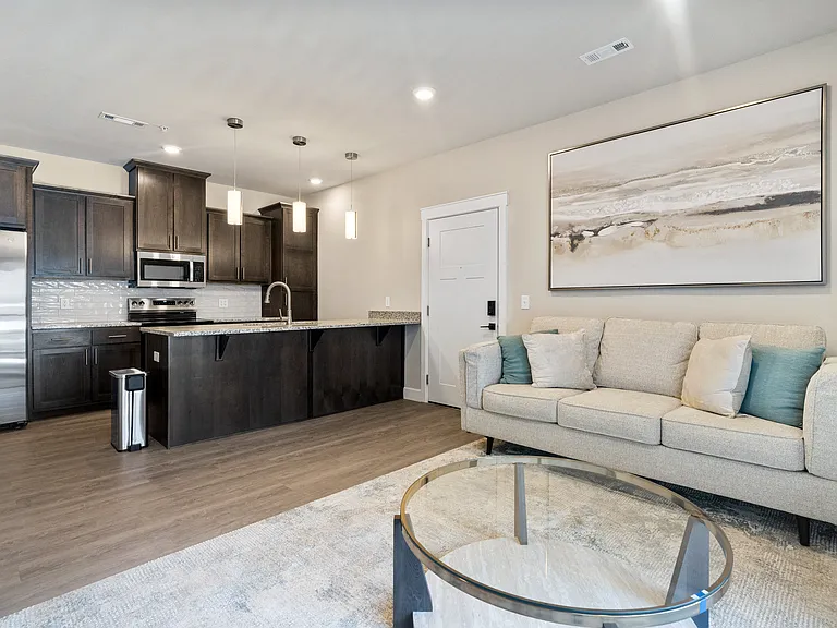 102 West Crossing — Photo 15