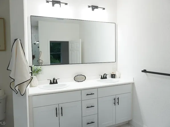 16 W 7th St, Lehigh Acres, FL 33972