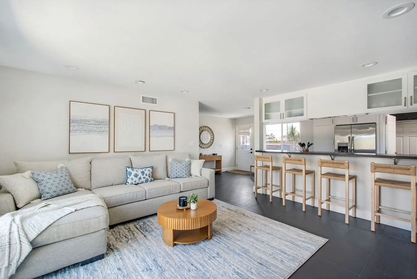 3 bed, 984 sqft, $10,000 — Photo 1