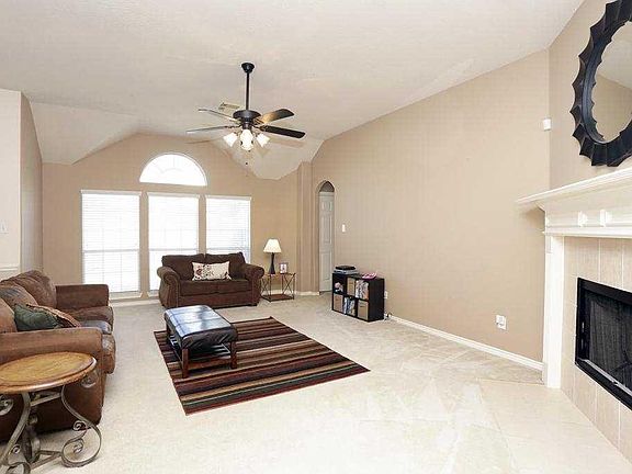 3rd image of 511 Richter Ln