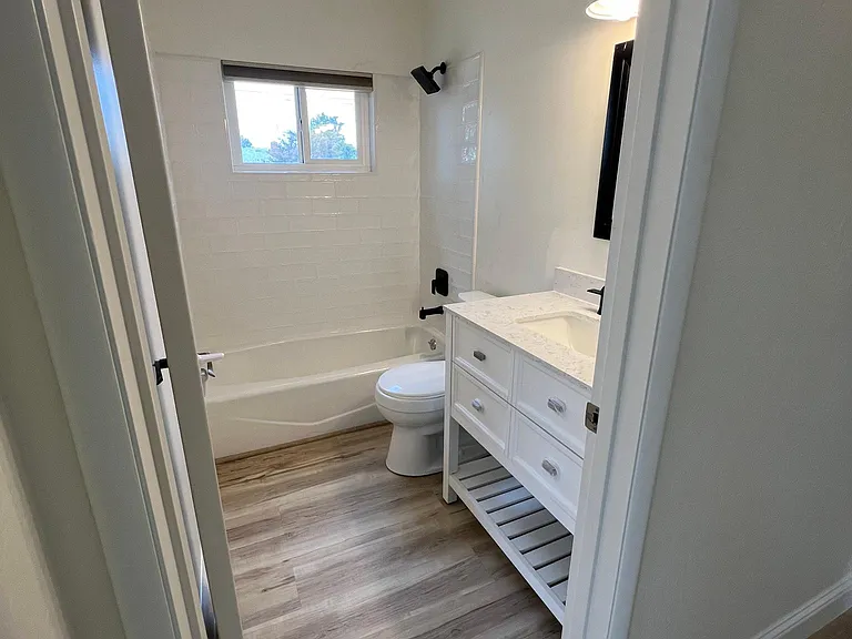 212 Acacia Ave — Photo 3