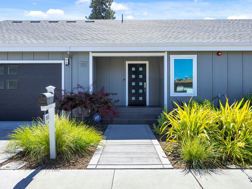 1st image of 808 11th Ave